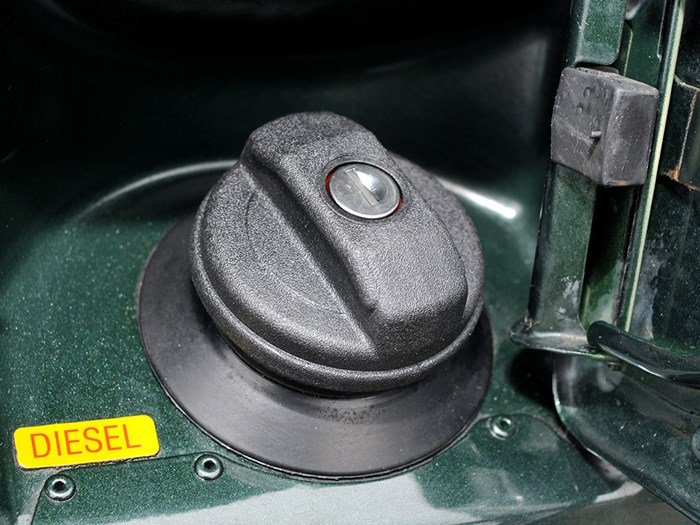 D2 Locking Fuel Cap – Defender XA159807 onwards (+1 more)
