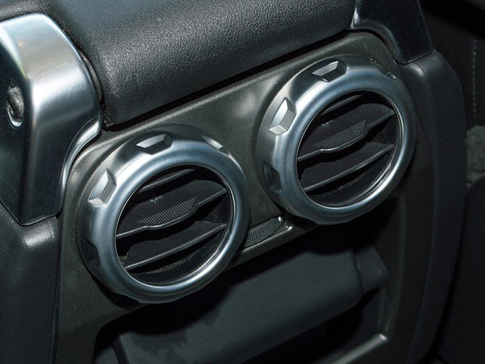Rear Air Outlet Vent Ring Trim - D4 – Discovery 4