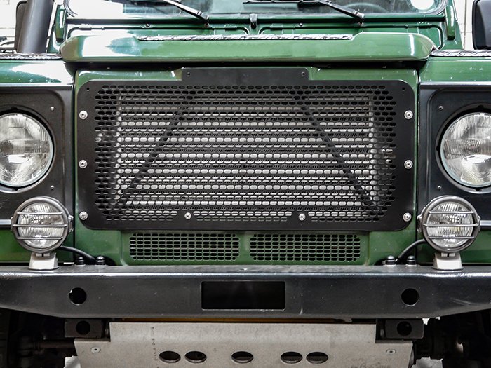 Front Grille – Defender will NOT fit Td5 vehicles with aircon