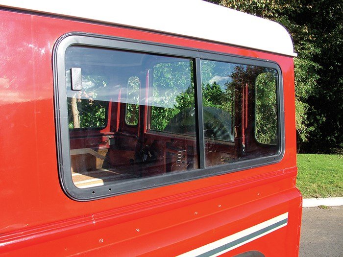 Deluxe Window Kit – Defender (+1 more)