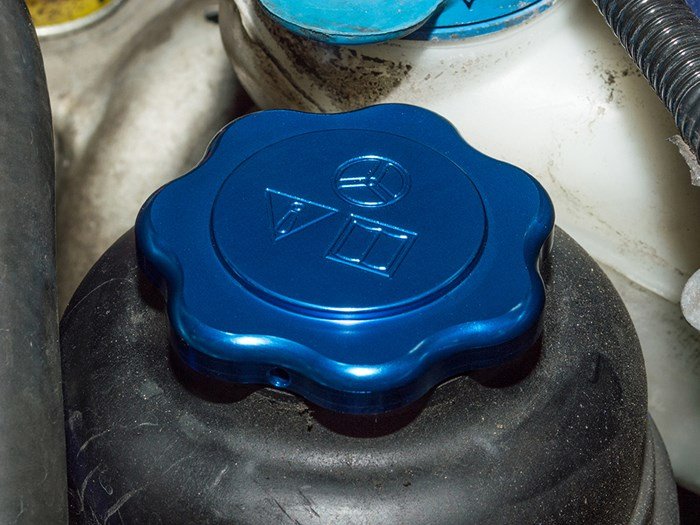 Power Steering Reservoir Cap – Defender