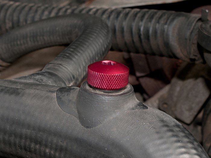 Bleed Screw Alloy Red – Defender Td5 (+1 more)