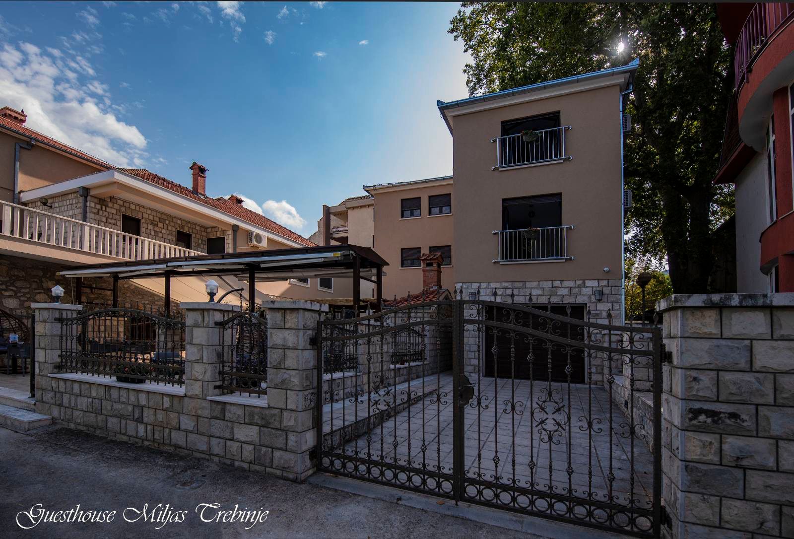 Apartmani Guesthouse Miljas - 1