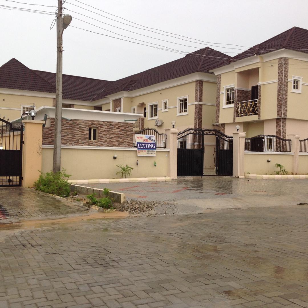 Residential property comprising of 3 bedroom and 4 bedroom apartment and duplex at Chevy View — photo 1 of 1