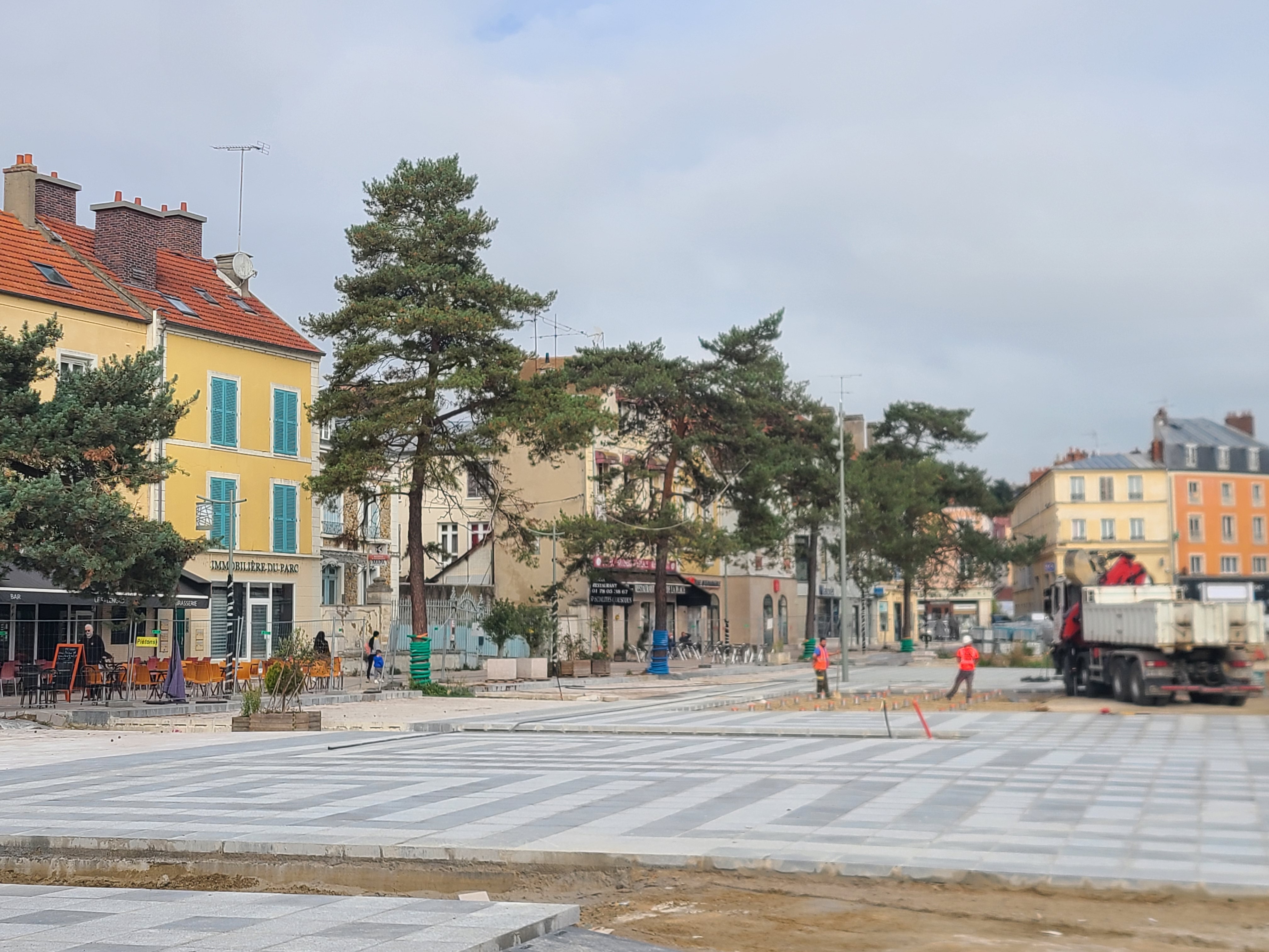 Place du Comte Haymond à Corbeil-Essonne
