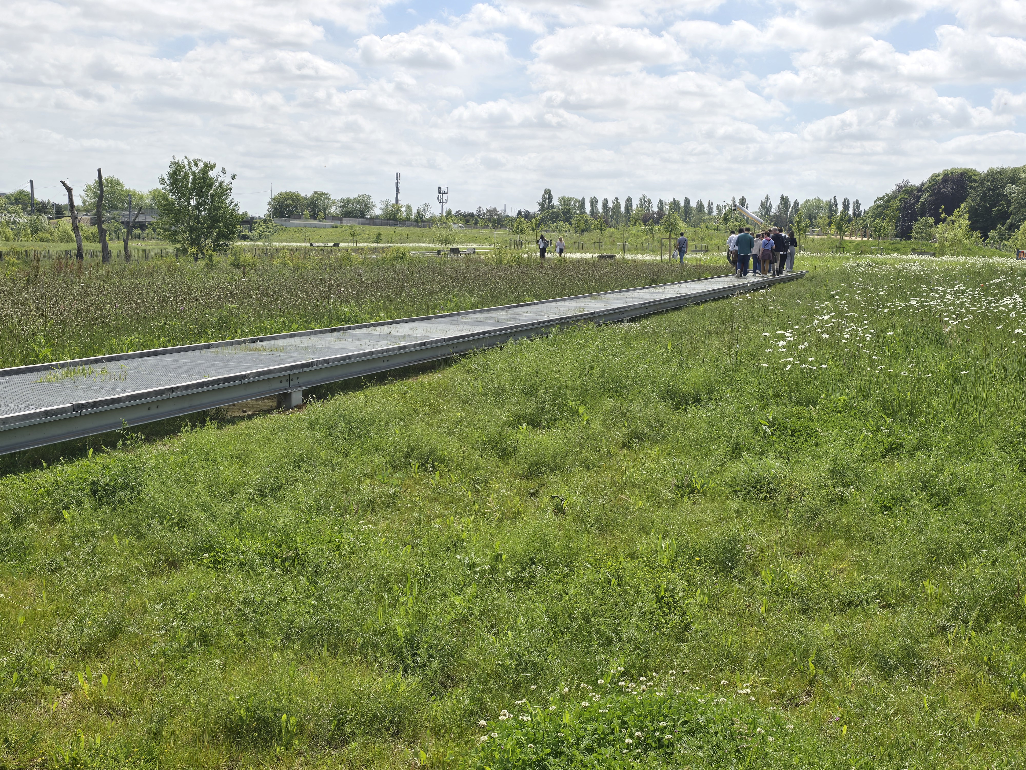 platelage caillebotis sur le terrain des Essences à La courneuve