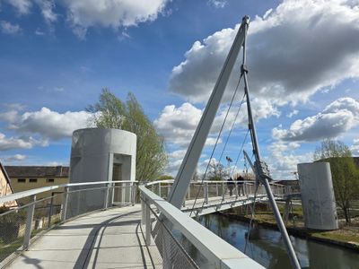 passerelle entre les Hortillonnages te la promenade Nisso Pelossof à Amiens, la passerelle de l'Hortillonne