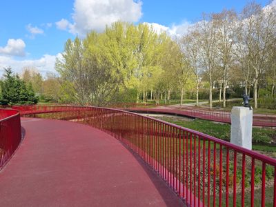 passerelle de liaison entre le centre-ville d'Amiens et le Parc Saint-Pierre