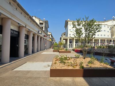 Grand Place de Bussy-Saint-Georges requalifiée pour plus de végétation
