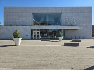Bâtiment réhabilité pour accueillir la bibliothèque du centre ville de Dunkerque
