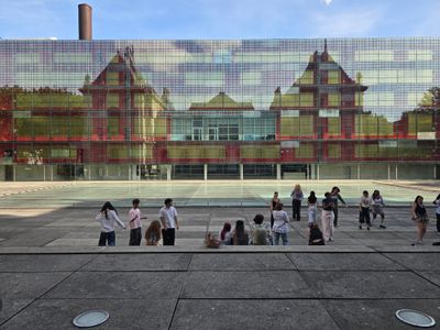 Place entre le Palais des Beaux Arts et le centre administratif