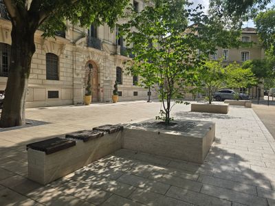 place Aristide Briand à Nîmes
