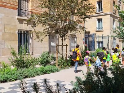 rue Baudelaire à Paris, rue aux écoles