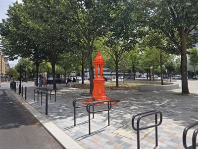 squares Robert Bajac et Rosny Aimé à Paris
