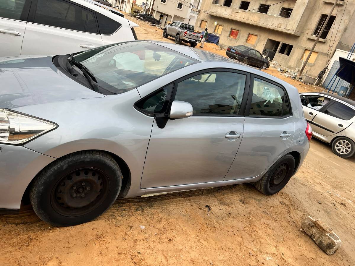 Toyota Auris 2010 — photo 4