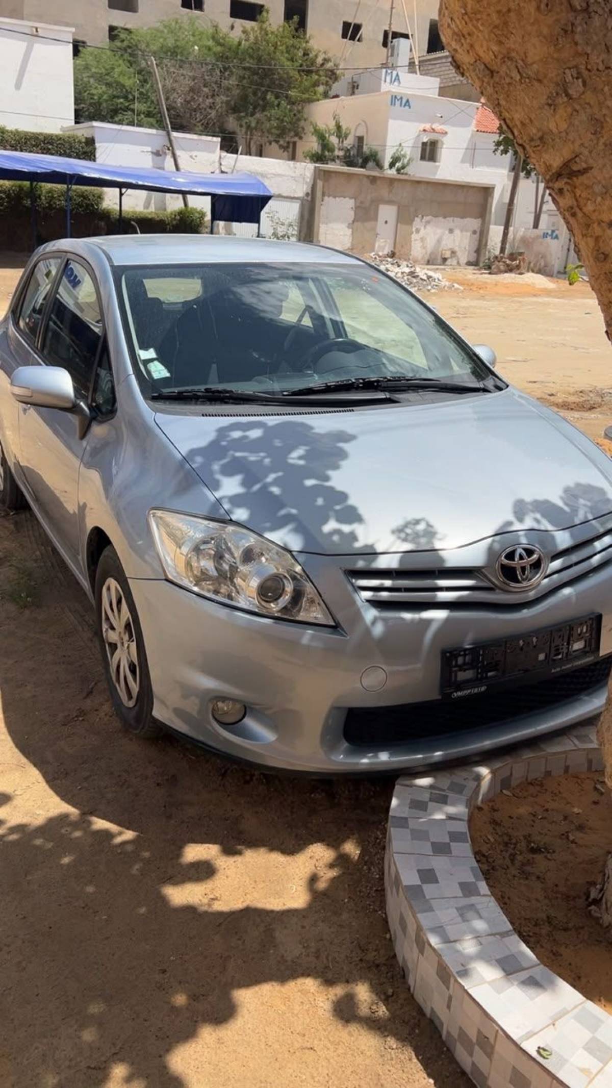 Toyota Auris 2010 — photo 2