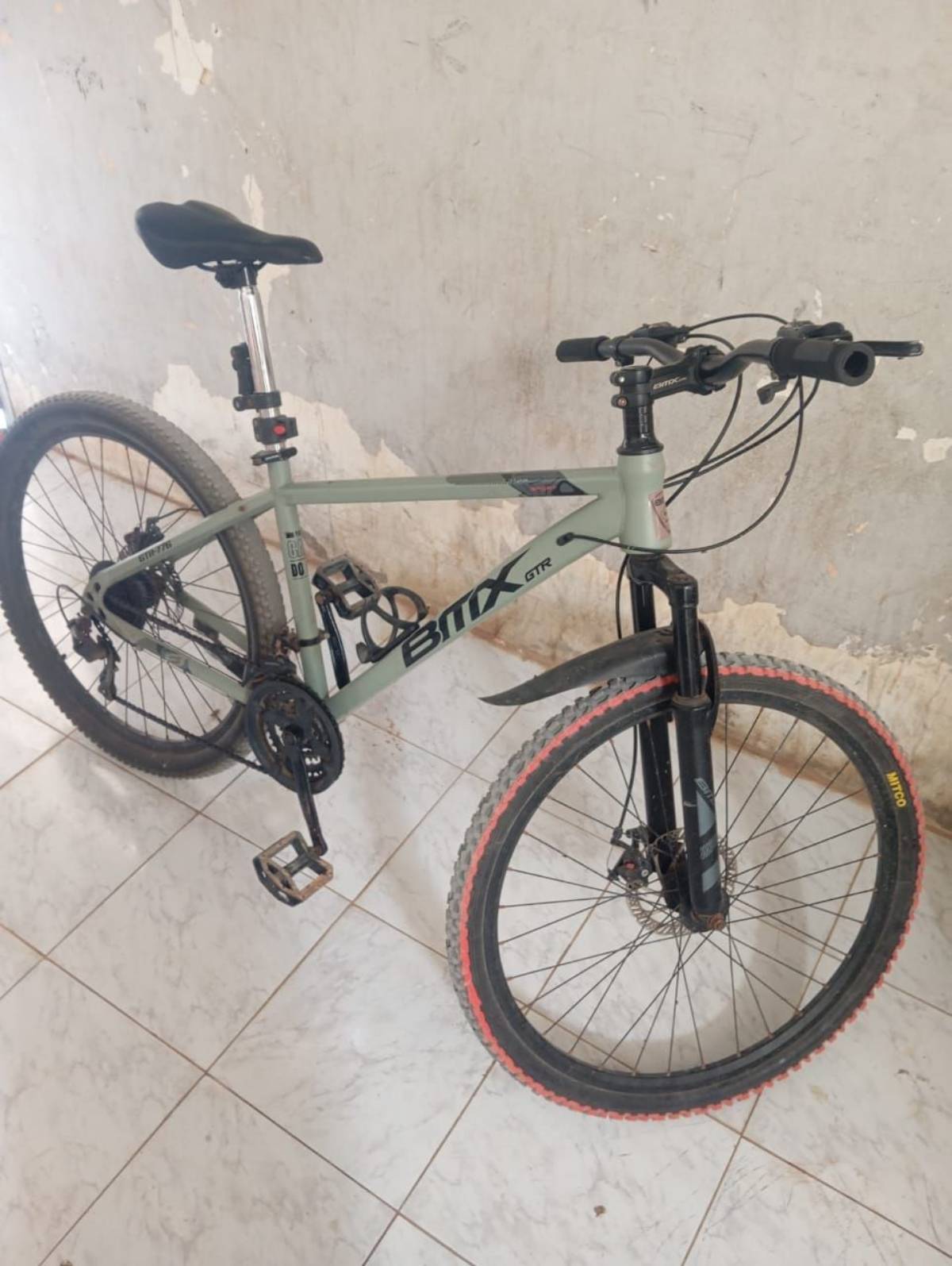 Un Vélo BMX GTR — photo 2